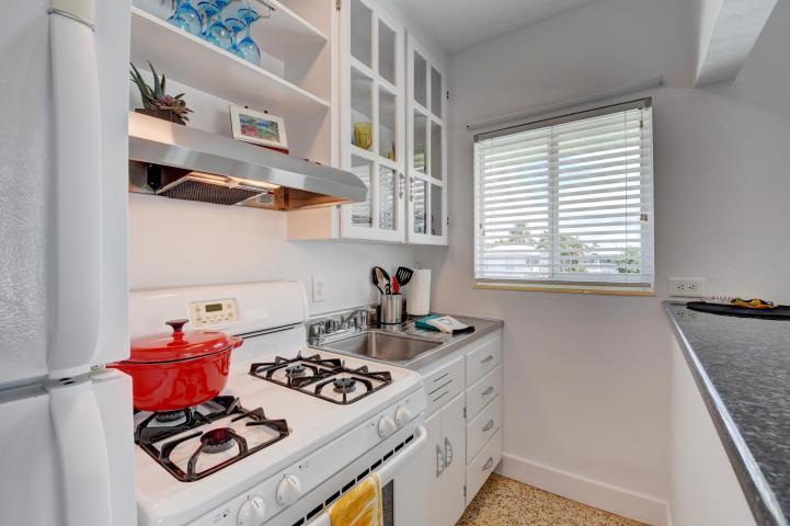 1006 Casuarina Road, Unit 7 Delray Beach, FL 33483 - Photo 7 of 26 c8