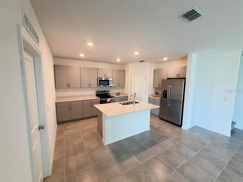 5423 Crown Point Road Kissimmee, FL 34758 - Photo 4 of 28 Gallery Image 4