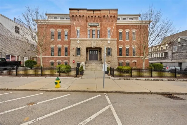 $469,000 | 76 Court Street, Unit 7, Plymouth, MA 02360