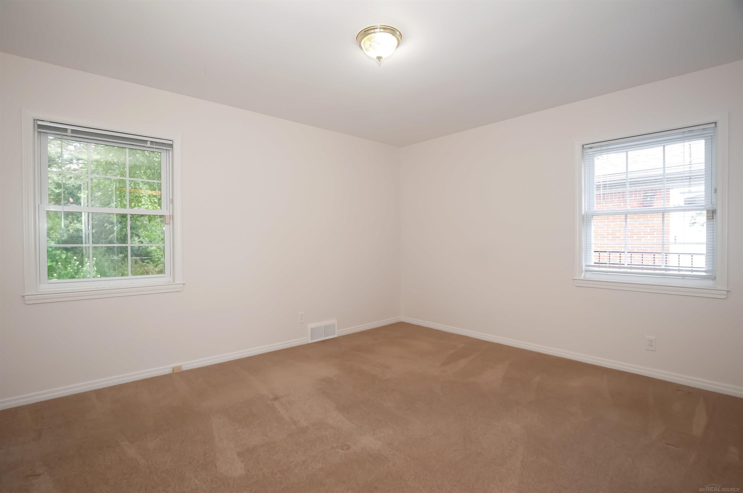 880 Shoreham Road Grosse Pointe, MI 48236 - Photo 22 of 46 50085857-21.JPG