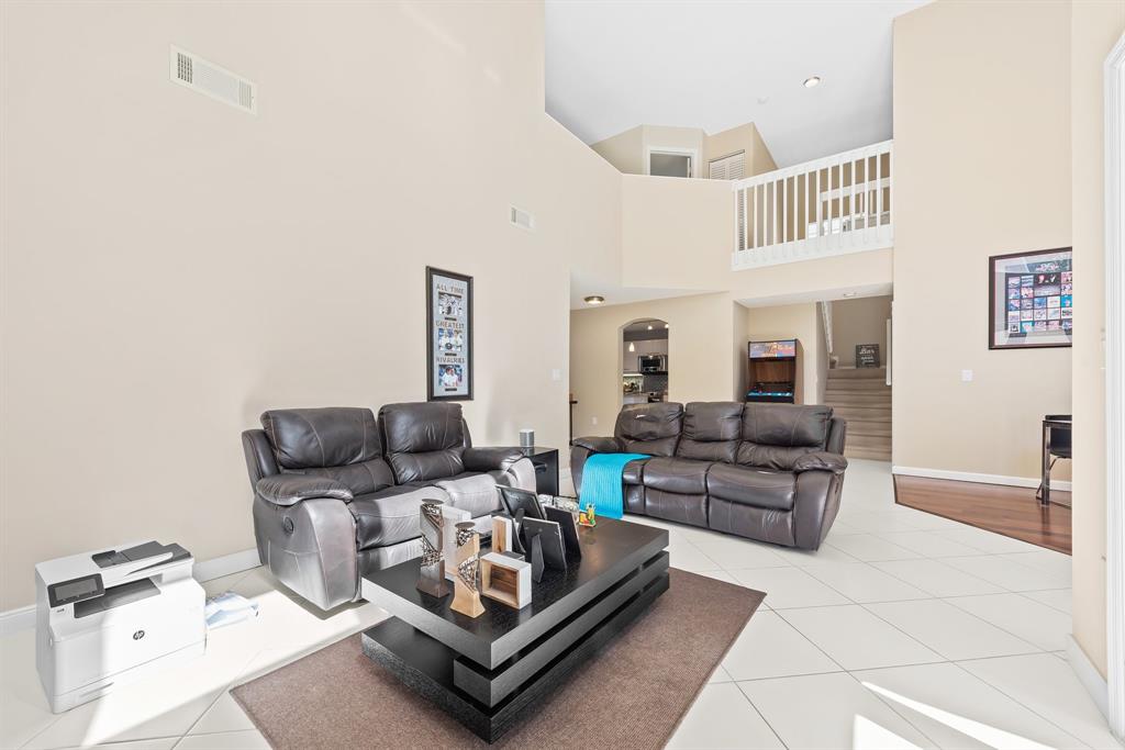 975 Weeping Willow Way Hollywood, FL 33019 - Photo 11 of 35