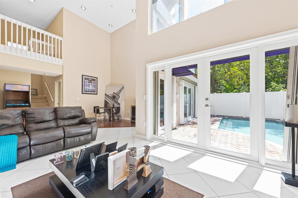 975 Weeping Willow Way Hollywood, FL 33019 - Photo 12 of 35