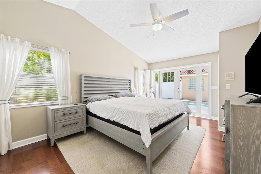 975 Weeping Willow Way Hollywood, FL 33019 - Photo 17 of 35