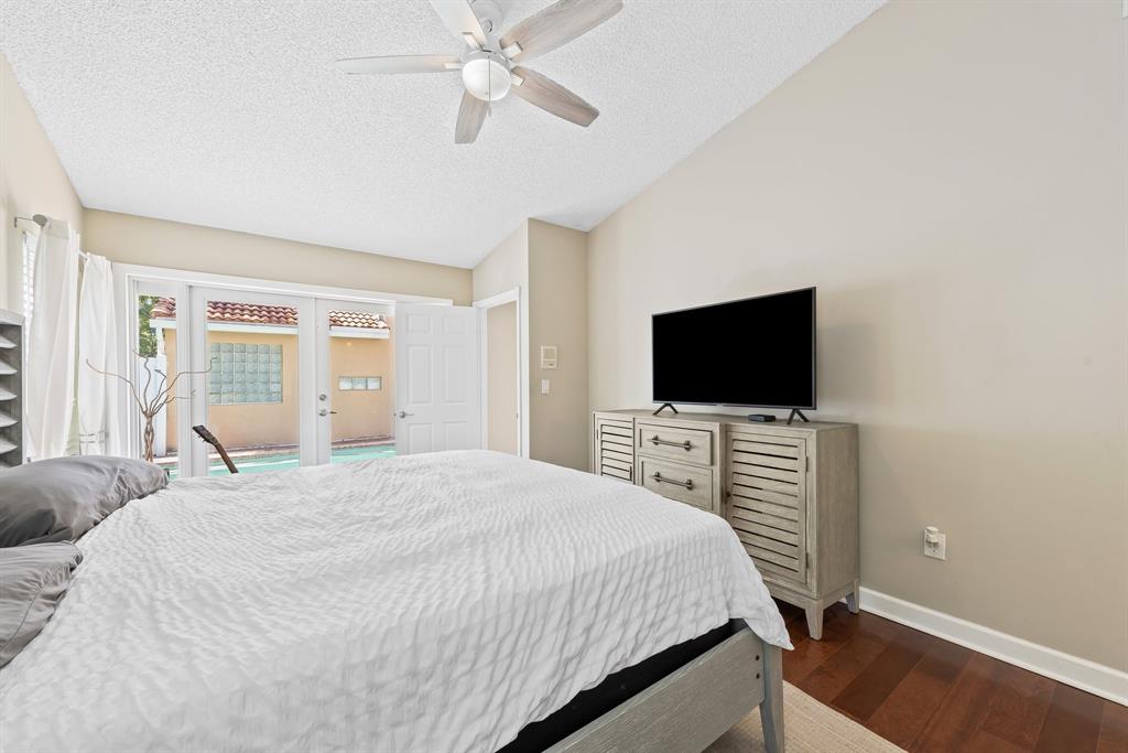 975 Weeping Willow Way Hollywood, FL 33019 - Photo 18 of 35