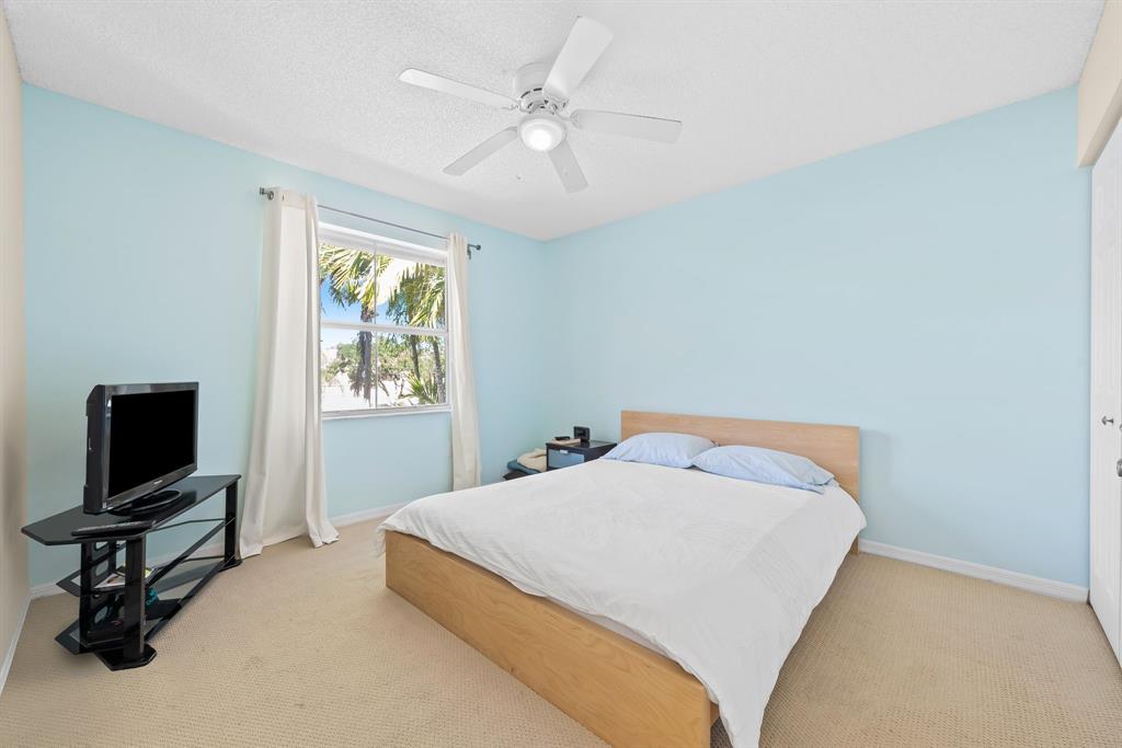 975 Weeping Willow Way Hollywood, FL 33019 - Photo 24 of 35