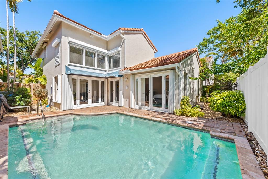 975 Weeping Willow Way Hollywood, FL 33019 - Photo 3 of 35