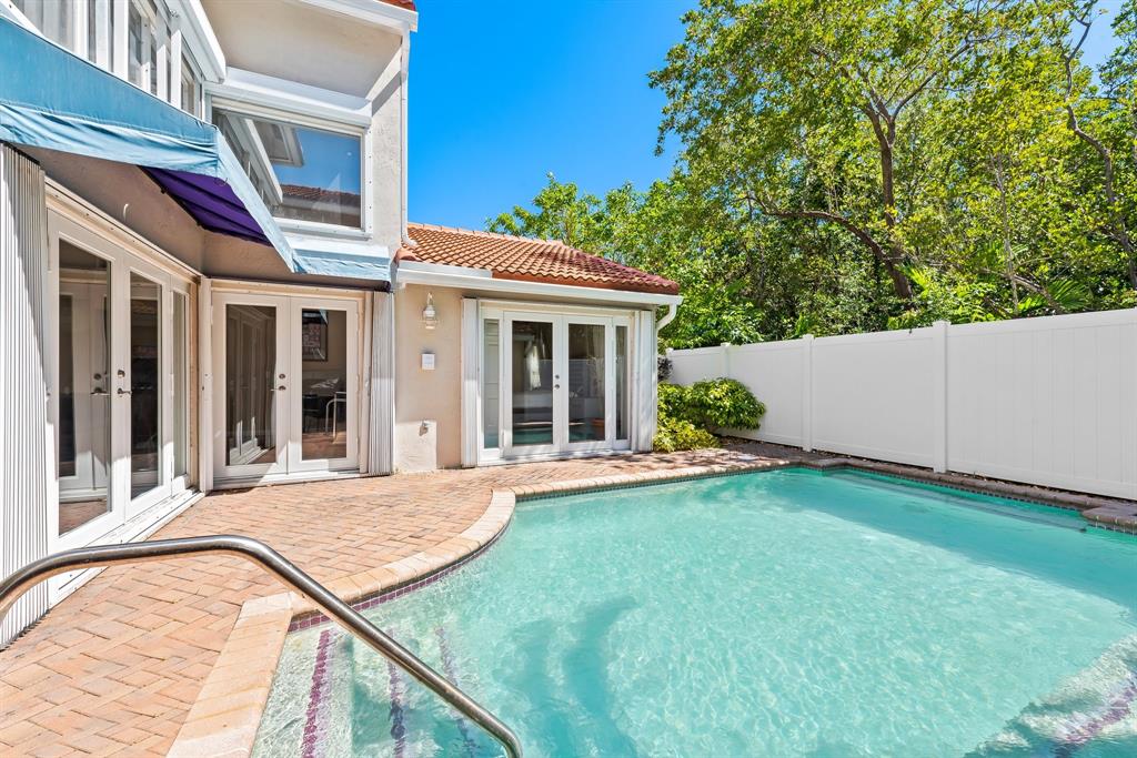 975 Weeping Willow Way Hollywood, FL 33019 - Photo 4 of 35