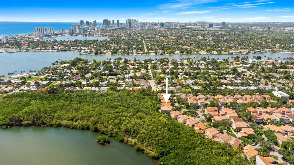 975 Weeping Willow Way Hollywood, FL 33019 - Photo 7 of 35