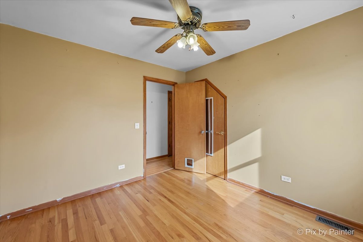 31 West Harrison Road Lombard, IL 60148 - Photo 23 of 31 a view of a room with a flat screen tv
