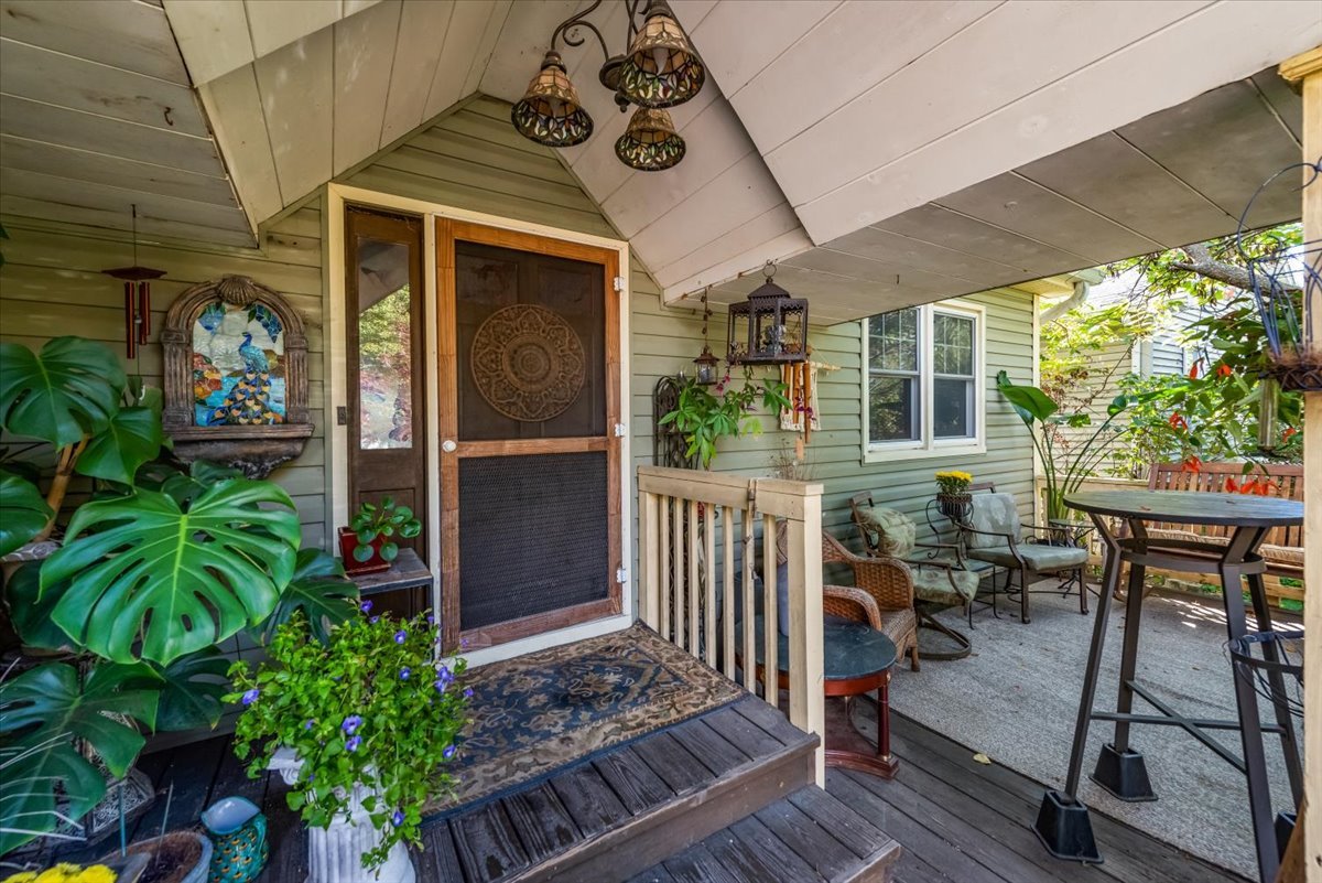 31 West Harrison Road Lombard, IL 60148 - Photo 25 of 31 a view of a porch with furniture and a potted plant