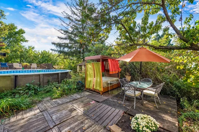 a wooden bench sitting in front of a building