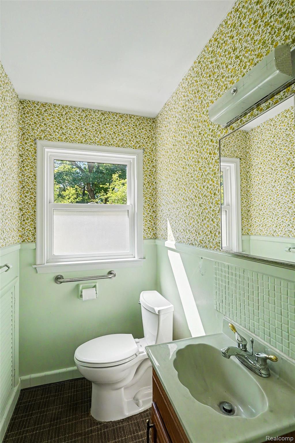 522 Old Bridge Road Grand Blanc, MI 48439 - Photo 10 of 24 Lav on main