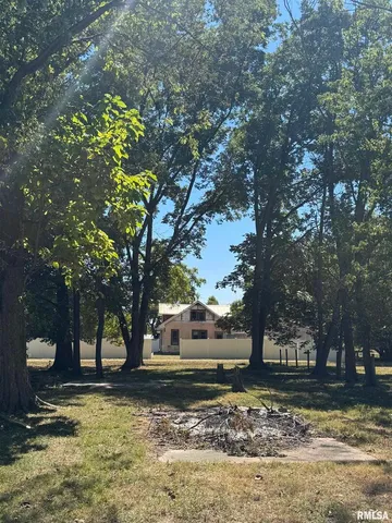 a view of a yard with a tree