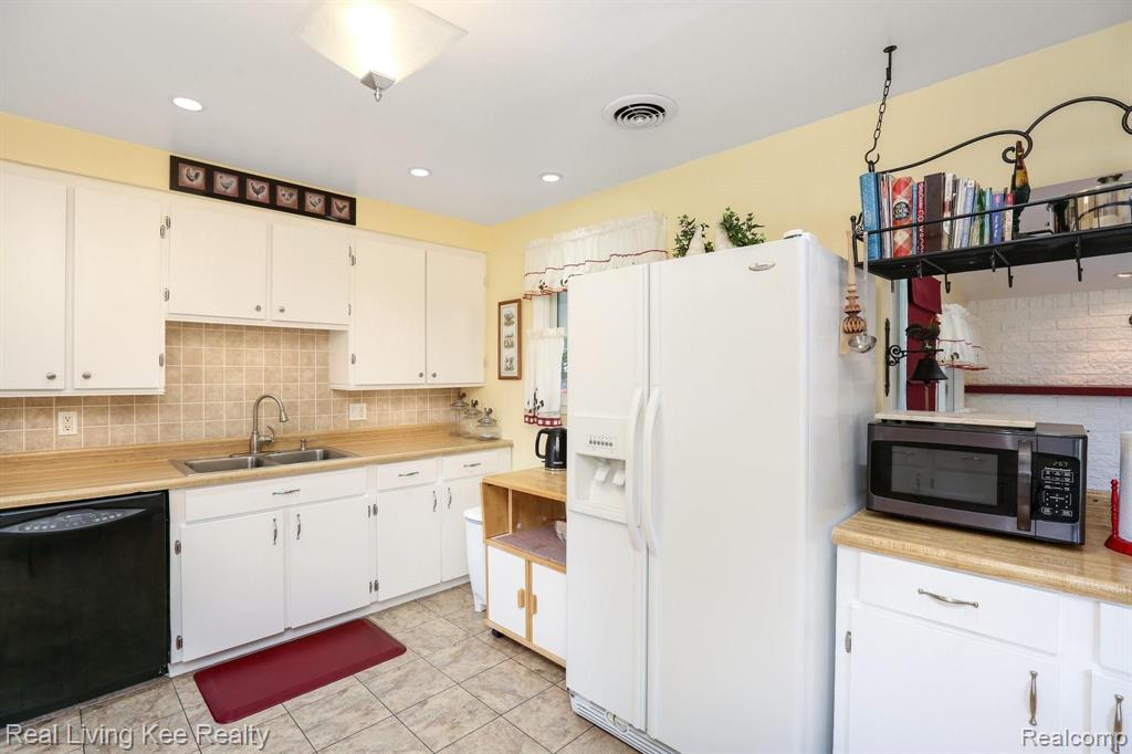 34651 Pratt Road Memphis, MI 48041 - Photo 7 of 23