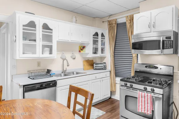 $3,150 | 2209 15th Street, Unit 5, Troy, NY 12180