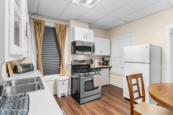 $3,150 | 2209 15th Street, Unit 5, Troy, NY 12180