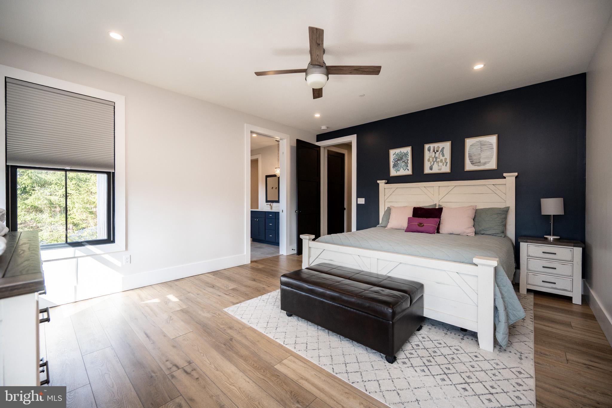 415 Mountaintop Road McHenry, MD 21541 - Photo 20 of 134 a bedroom with a large bed and a tv