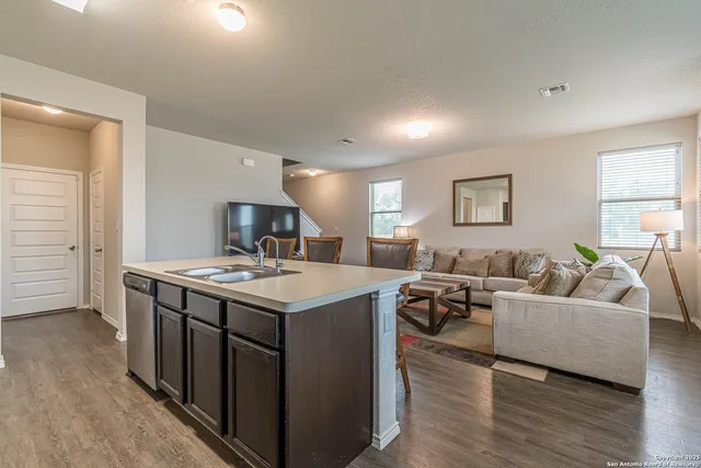 $1,795 | 9427 Somers Bend, San Antonio, TX 78211