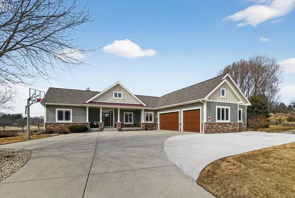 $885,000 | 3168 Castleton Crossing, Sun Prairie, WI 53590