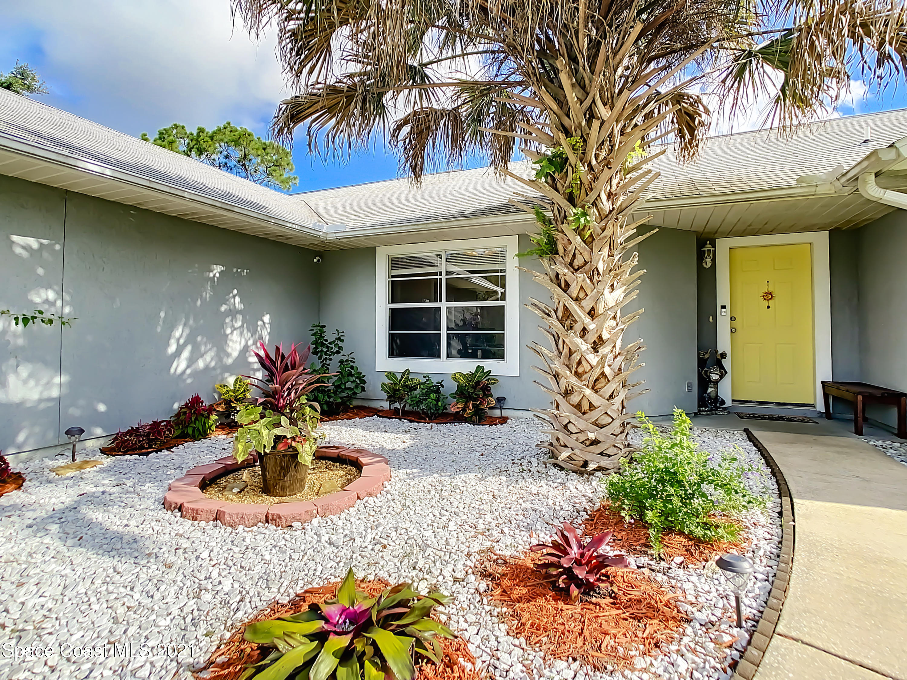 634 Waycross Road Southwest Palm Bay, FL 32908 - Photo 2 of 27 634 Waycross Road SW-9