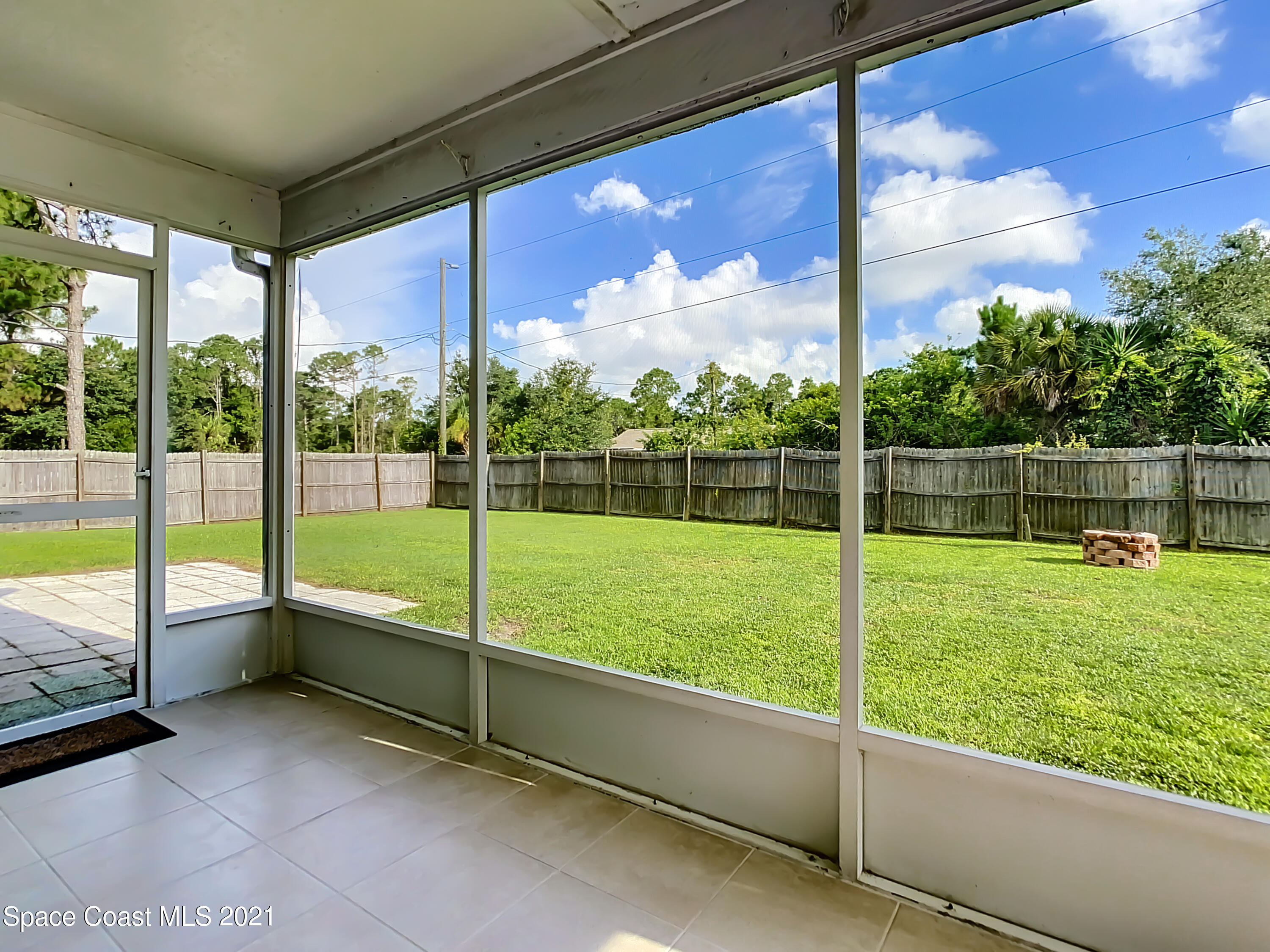 634 Waycross Road Southwest Palm Bay, FL 32908 - Photo 23 of 27 634 Waycross Road SW-32