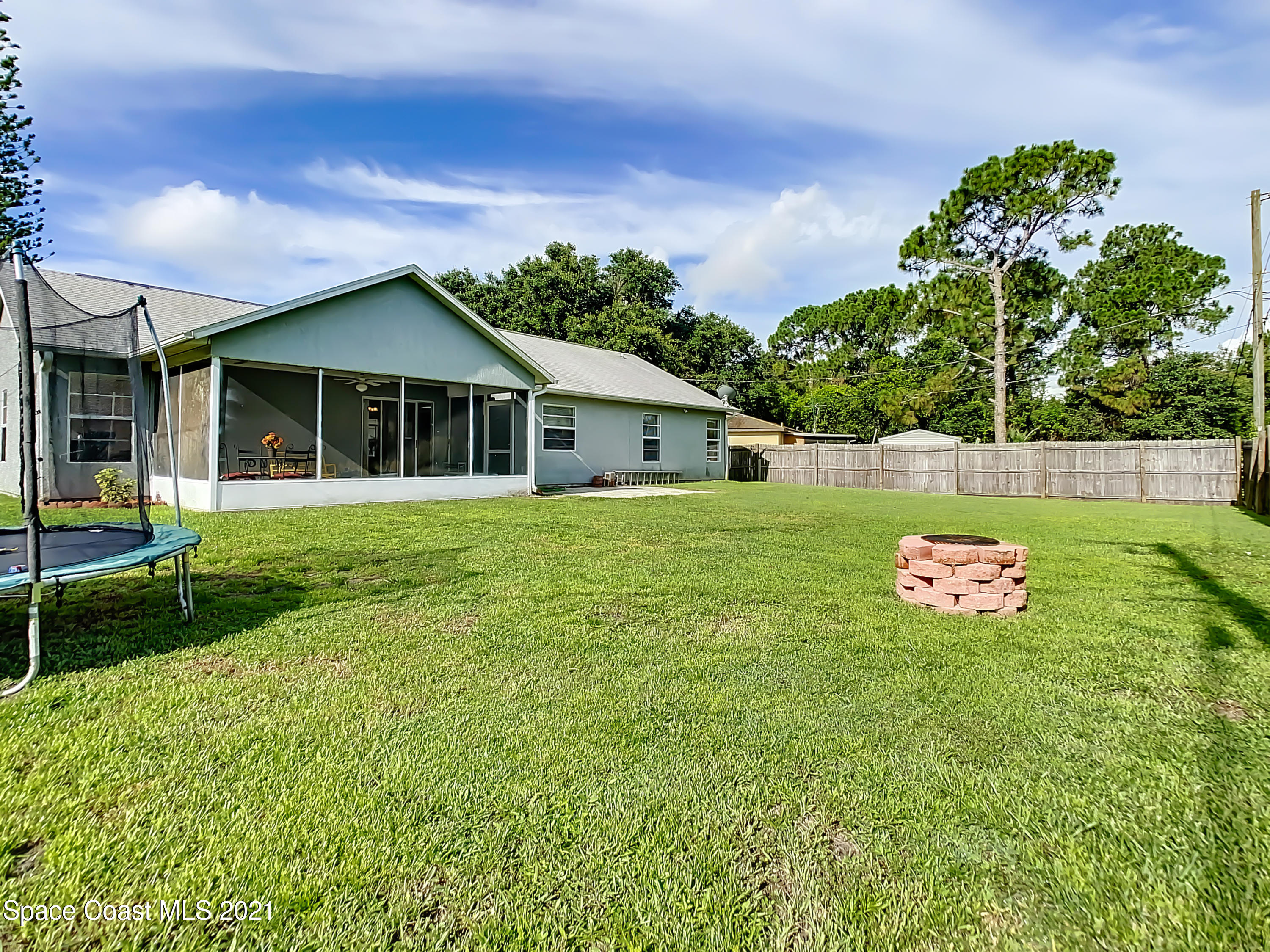 634 Waycross Road Southwest Palm Bay, FL 32908 - Photo 24 of 27 634 Waycross Road SW-33