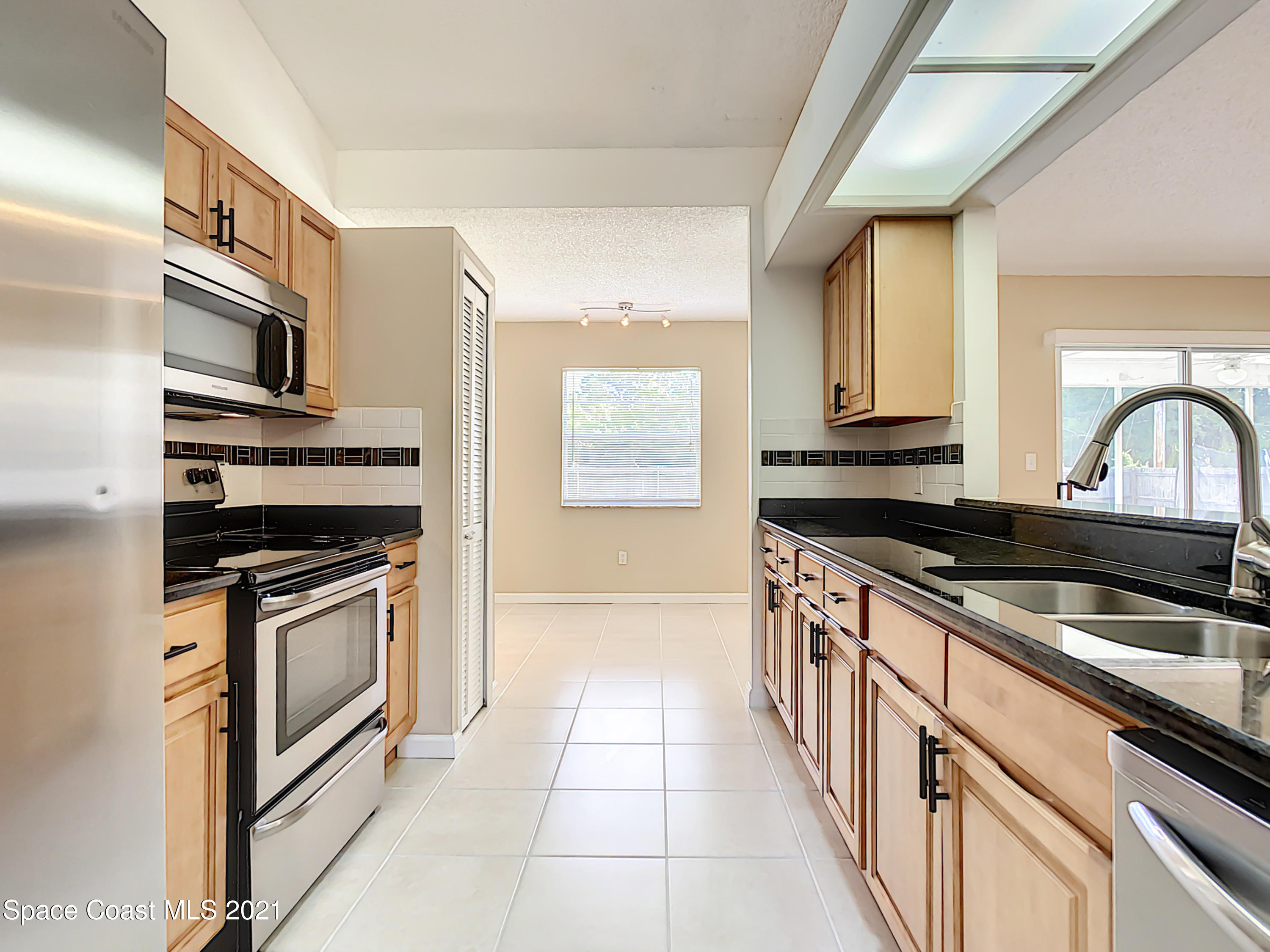 634 Waycross Road Southwest Palm Bay, FL 32908 - Photo 7 of 27 634 Waycross Road SW-16