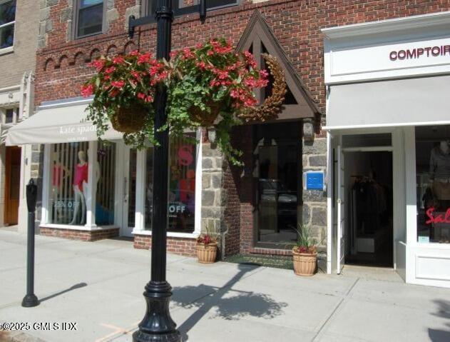 271 Greenwich Avenue, Unit 2C Greenwich, CT 06830 - Photo 1 of 18 Front of Building Use