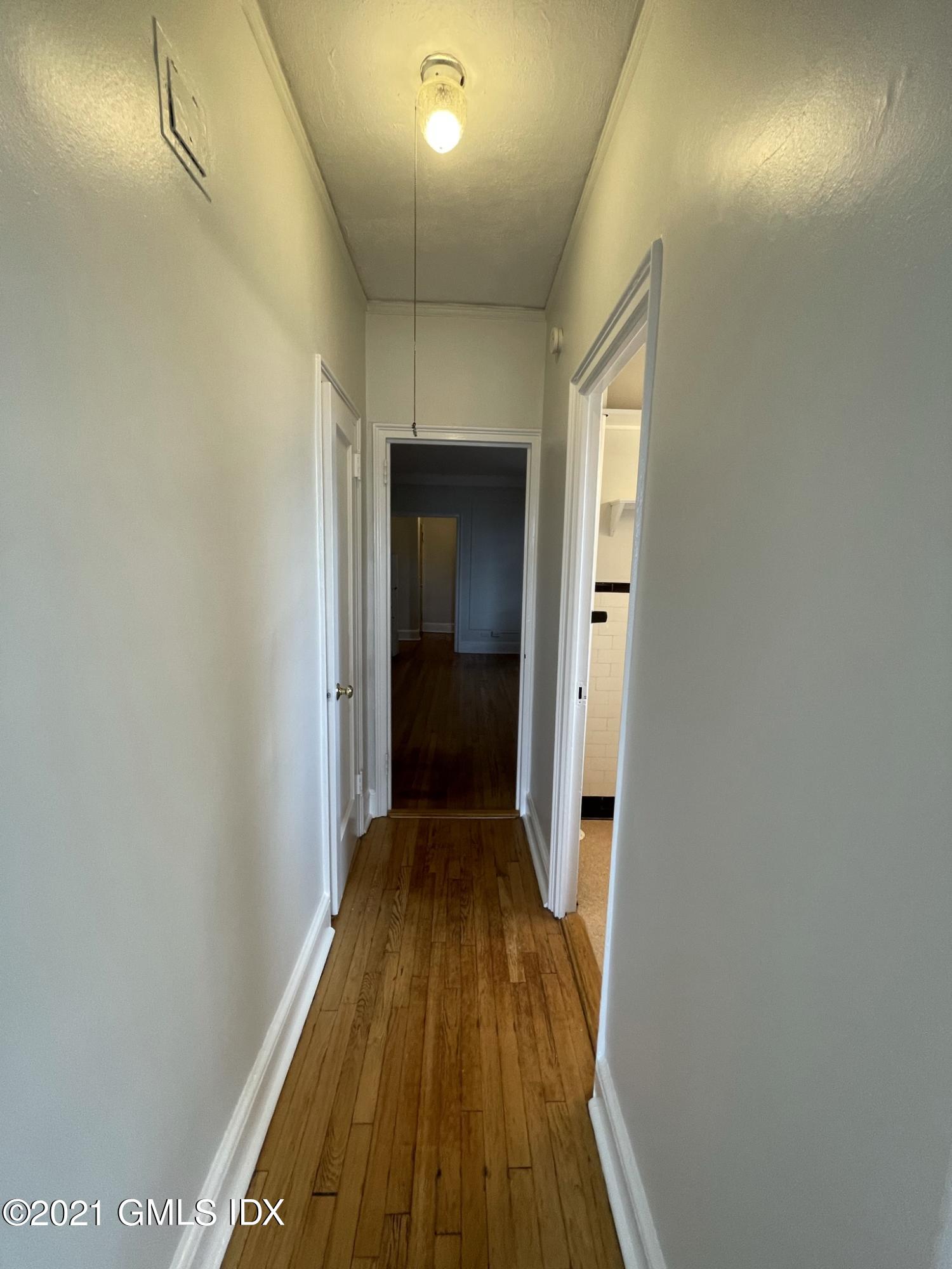 271 Greenwich Avenue, Unit 2C Greenwich, CT 06830 - Photo 14 of 18 Hallway
