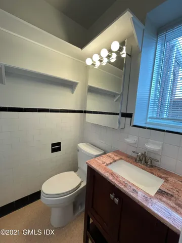 $2,200 | 271 Greenwich Avenue, Unit 2C, Greenwich, CT 06830