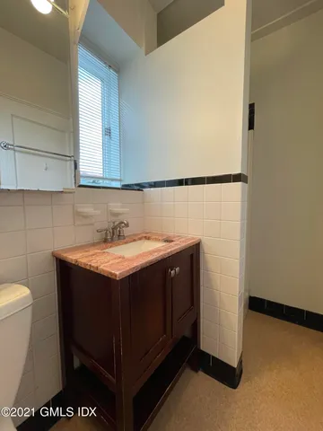 $2,200 | 271 Greenwich Avenue, Unit 2C, Greenwich, CT 06830