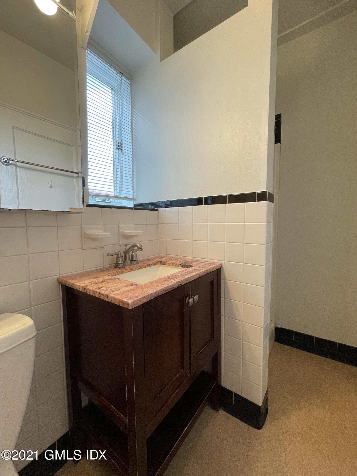 271 Greenwich Avenue, Unit 2C Greenwich, CT 06830 - Photo 18 of 18 Bathroom