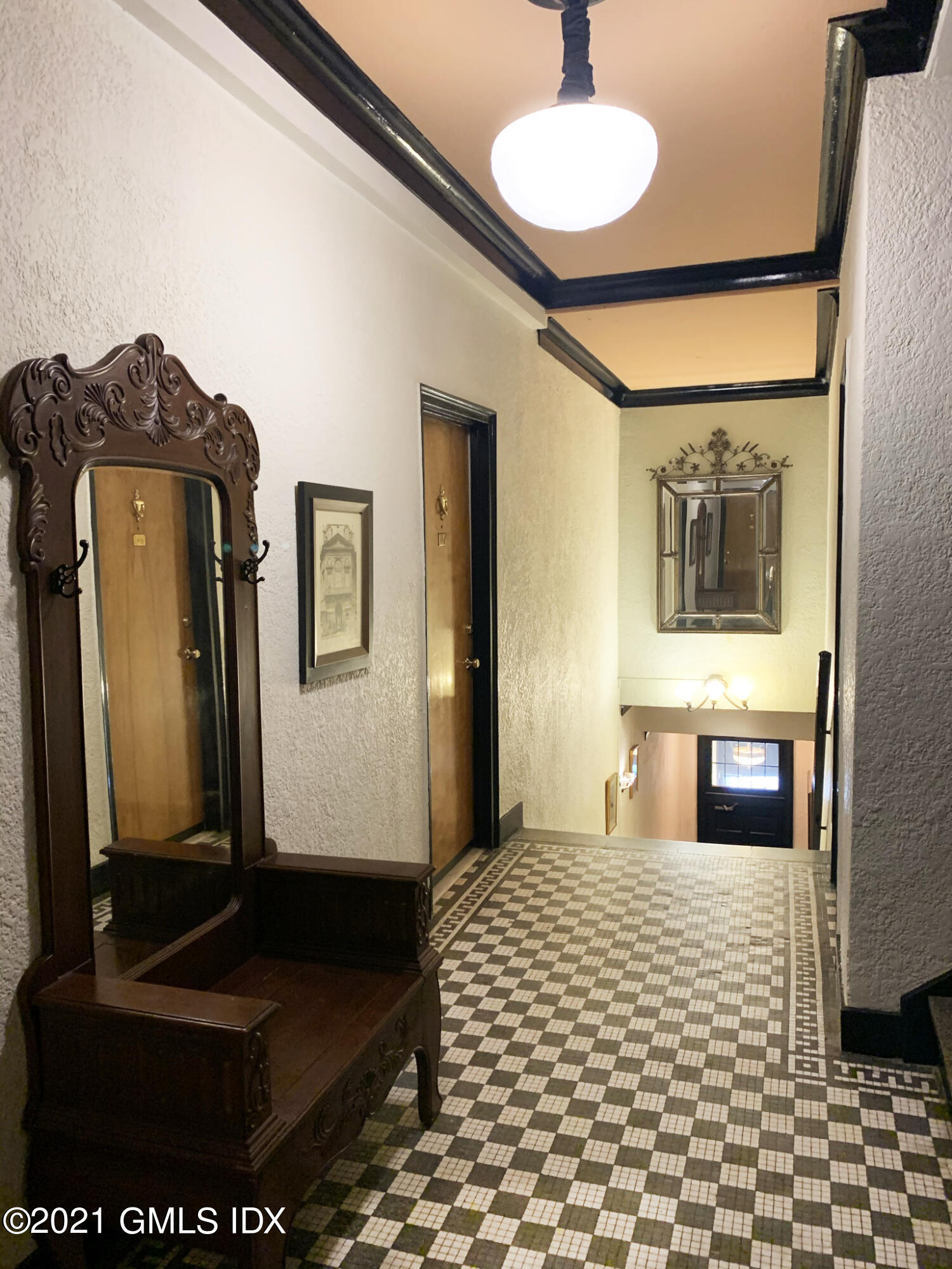 271 Greenwich Avenue, Unit 2C Greenwich, CT 06830 - Photo 2 of 18 Front Lobby