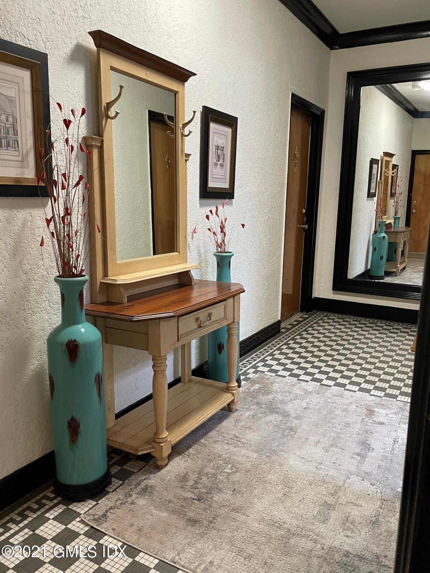 271 Greenwich Avenue, Unit 2C Greenwich, CT 06830 - Photo 3 of 18 Second Floor Landing