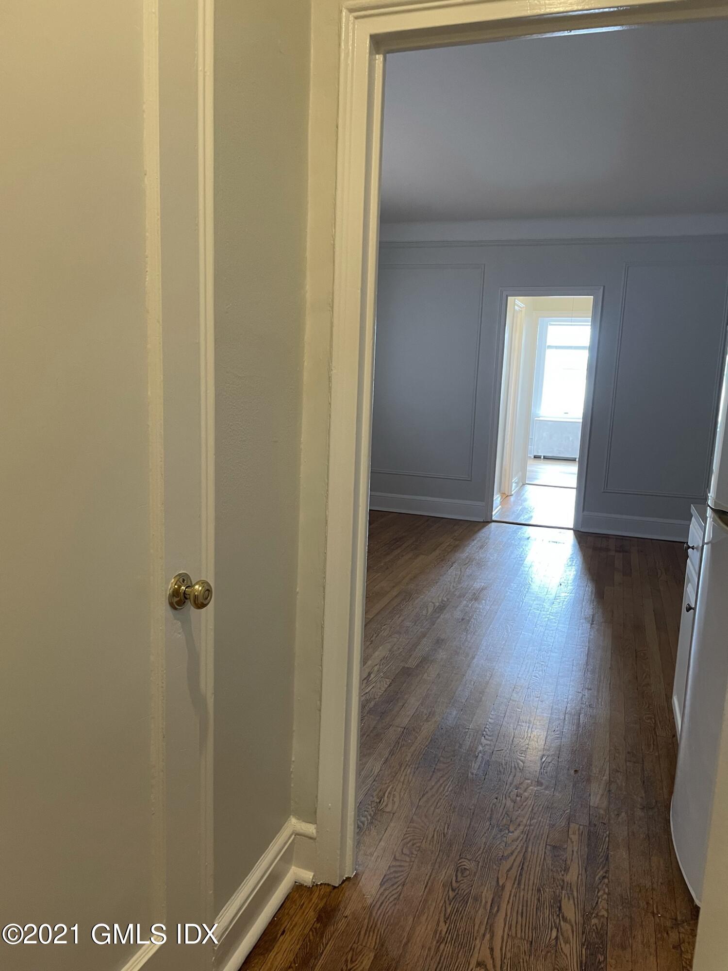 271 Greenwich Avenue, Unit 2C Greenwich, CT 06830 - Photo 4 of 18 Entry