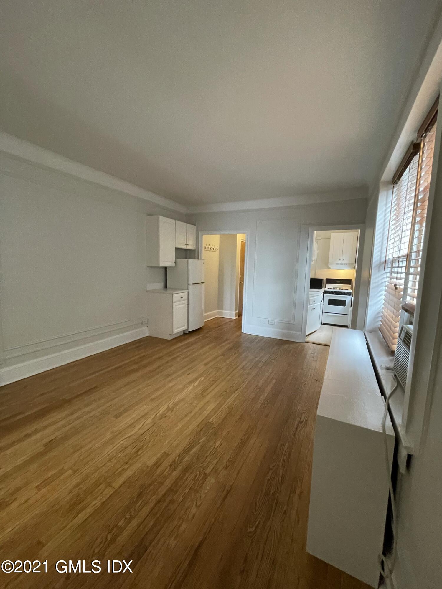 271 Greenwich Avenue, Unit 2C Greenwich, CT 06830 - Photo 7 of 18 Living Room