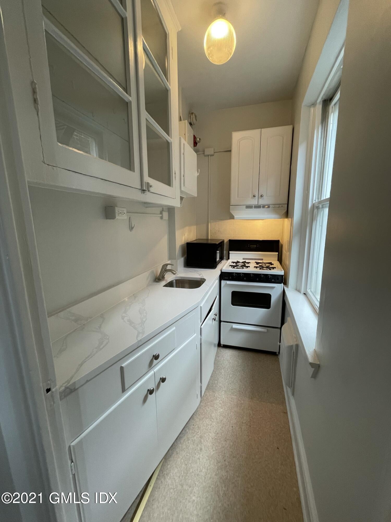 271 Greenwich Avenue, Unit 2C Greenwich, CT 06830 - Photo 8 of 18 Kitchen