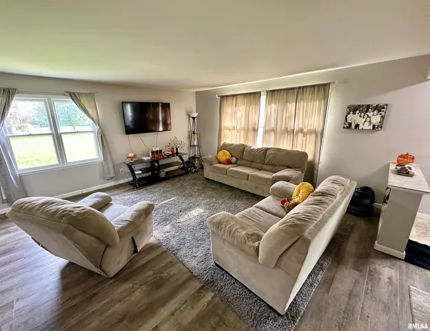 $218,000 | 3 Ivywood Drive, Jacksonville, IL 62650