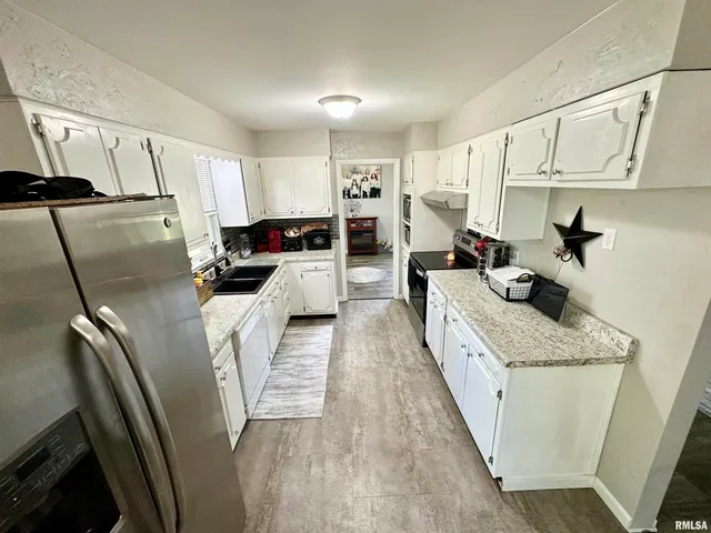 $218,000 | 3 Ivywood Drive, Jacksonville, IL 62650