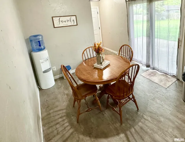 $218,000 | 3 Ivywood Drive, Jacksonville, IL 62650