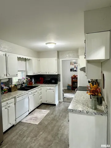 $218,000 | 3 Ivywood Drive, Jacksonville, IL 62650