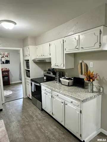 $218,000 | 3 Ivywood Drive, Jacksonville, IL 62650