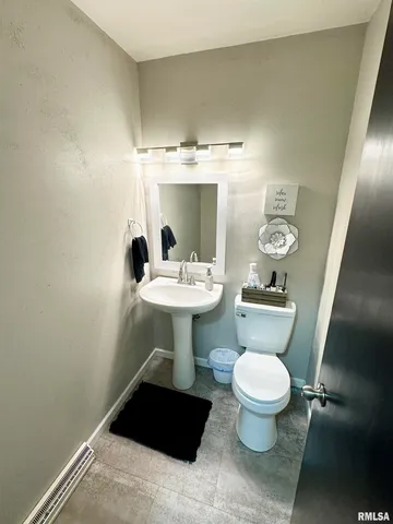 $218,000 | 3 Ivywood Drive, Jacksonville, IL 62650