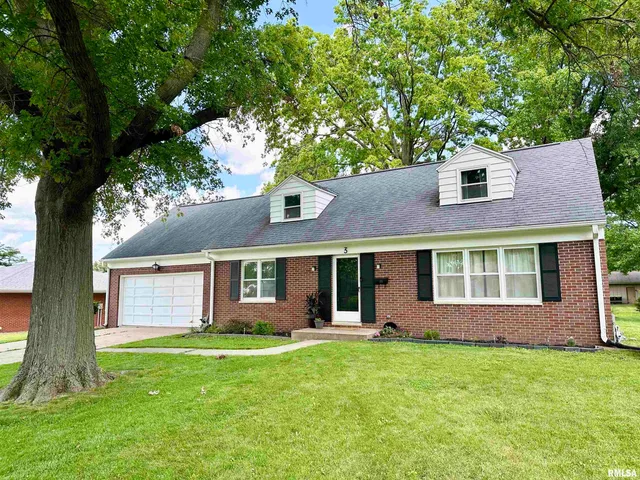 $218,000 | 3 Ivywood Drive, Jacksonville, IL 62650
