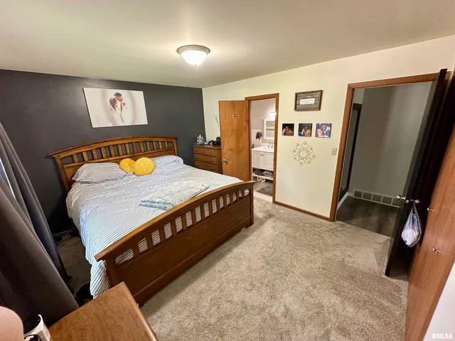 $218,000 | 3 Ivywood Drive, Jacksonville, IL 62650