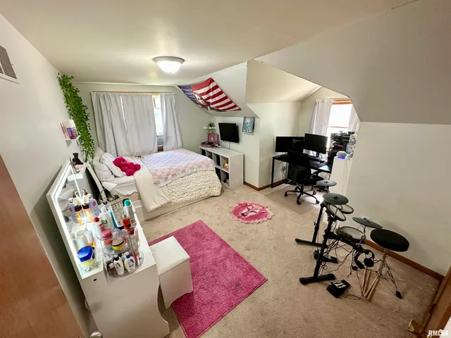 $218,000 | 3 Ivywood Drive, Jacksonville, IL 62650