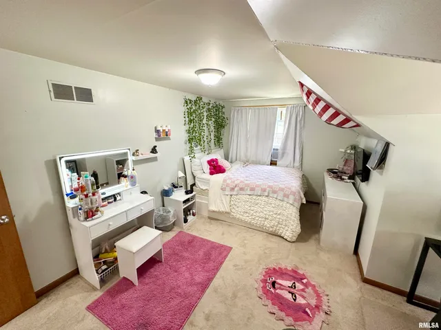 $218,000 | 3 Ivywood Drive, Jacksonville, IL 62650