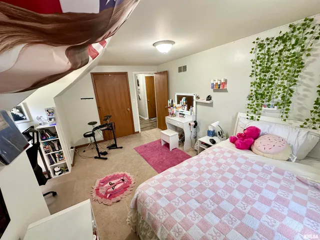 $218,000 | 3 Ivywood Drive, Jacksonville, IL 62650