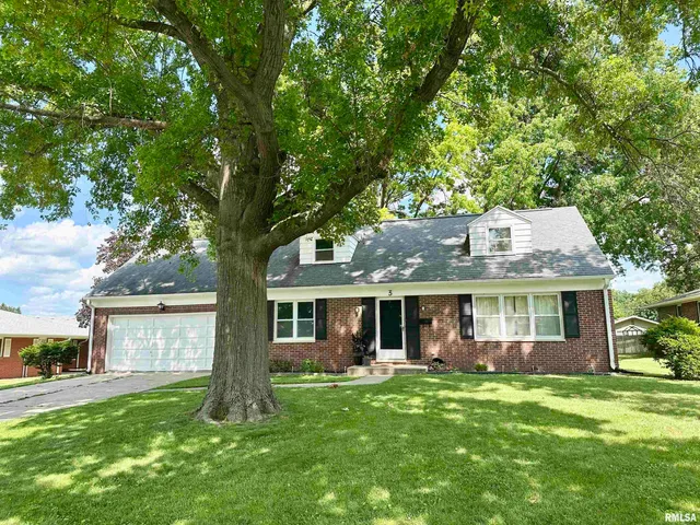 $218,000 | 3 Ivywood Drive, Jacksonville, IL 62650