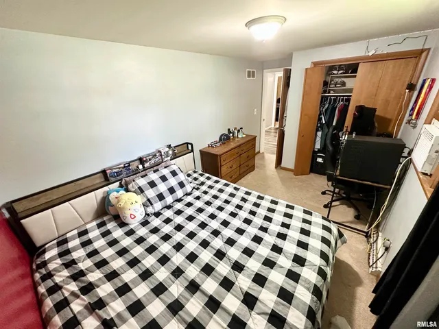 $218,000 | 3 Ivywood Drive, Jacksonville, IL 62650